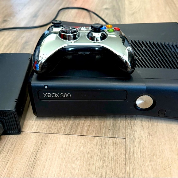 Xbox 360 Black Console with Controller .